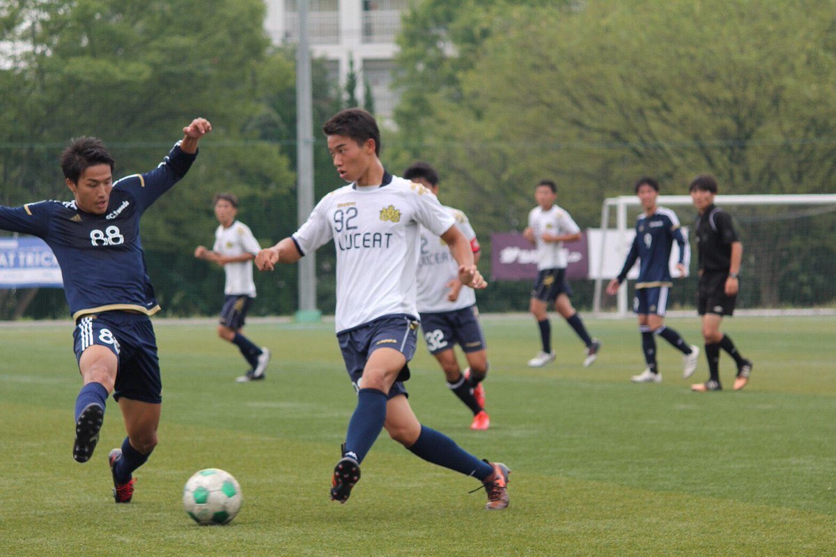 Luceat2012's tweet photo. 【幹部紹介】
Luceatの副会長！
#92   平田武
Luceatのケイスケ・ホンダ
試合になれば対戦相手から怖がられるほどのガタイの持ち主💪
181cmと高身長だがユニフォームはMサイズでぴっちり着るのがこだわり🙋‍♂️
中盤でのゲームメイクとパスの精度はセンスの塊！
飲み会でもゲームメイクしているという噂🤭 https://t.co/8s65WOQbiE