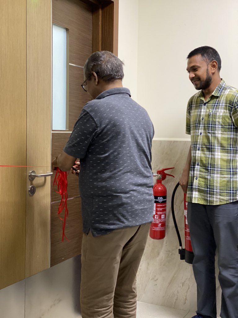 aeh_mv's tweet photo. We’re happy to announce that our Dialysis at AEH  is open and, fully functional from today onwards for our patients receiving Hemodialysis. @MoHmv @AdduCityCouncil @ameenex @FaisalNasym https://t.co/0tHFszAcJQ