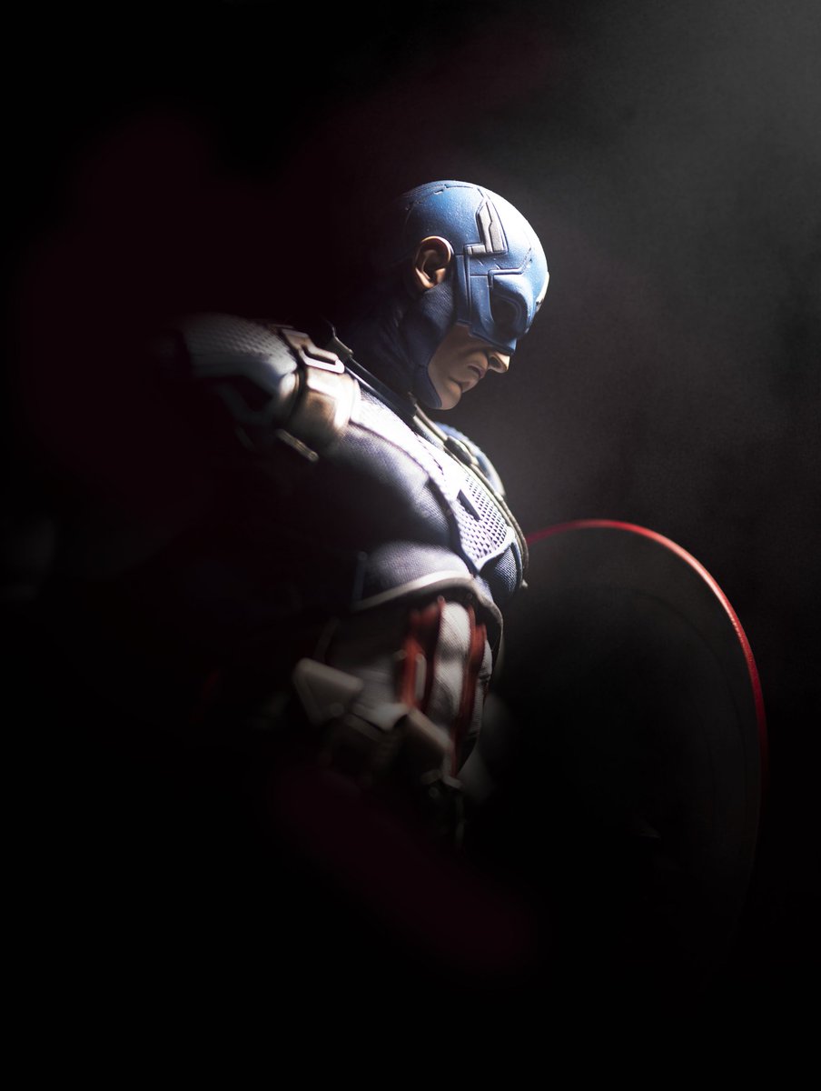 Bosslogic's tweet photo. My brother @FunkSolBrotherr did a @thealexrossart style shoot with my friend #danielbel amazing #captainamerica @collectsideshow statue.

Turned out so good, well done boys 🙏 https://t.co/NlUkObPZ5s