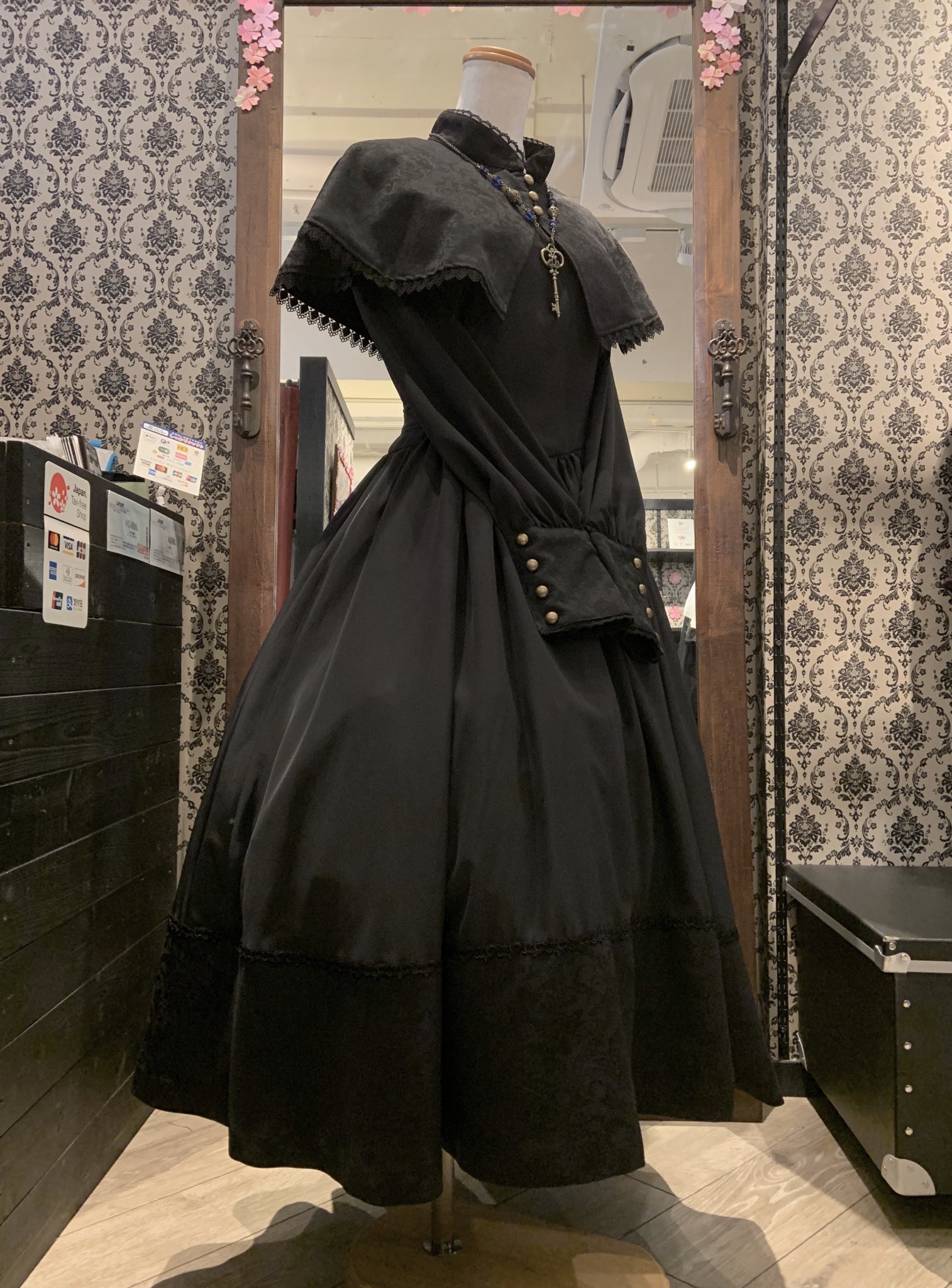 تويتر Miho Matsuda 原宿店 على تويتر ケープ付きワンピース ケープとカフス 裾のジャガードが上品な ワンピース オルダ ケープは取り外し可能なのでコーデの幅が広がりますよ さらりとした生地がベースなので着心地もいいワンピースです ご試着も