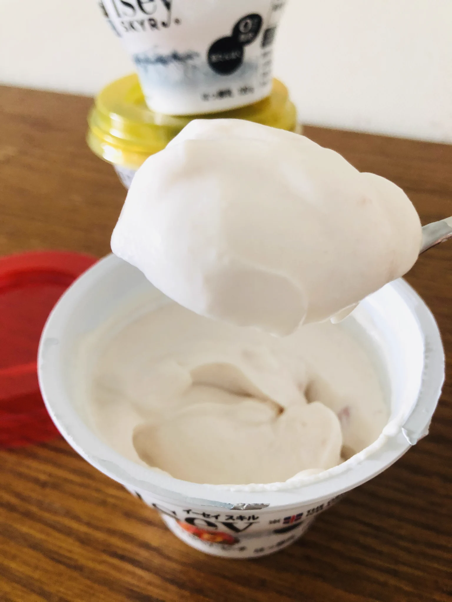 初めてみたスイーツ？とても気になります。アイスランドを代表する国民的乳製品「スキル」ご存知ですか？