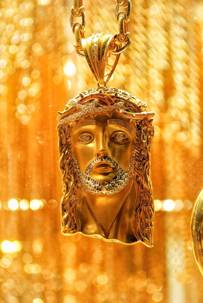 Snowscat's tweet photo. Golden Jesus https://t.co/VE37fA9rVL