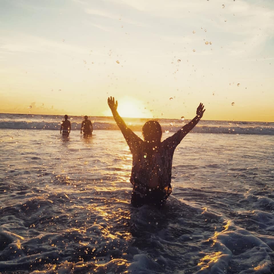 suryaanita5's tweet photo. Dance with the waves, move with sea, light with sunsut, let the rhythms of the water set your soul free,,, 
#seminyakbali
#bali #beforefuckingcoronavirus 
#needfreedom https://t.co/eIB4F7Ngag