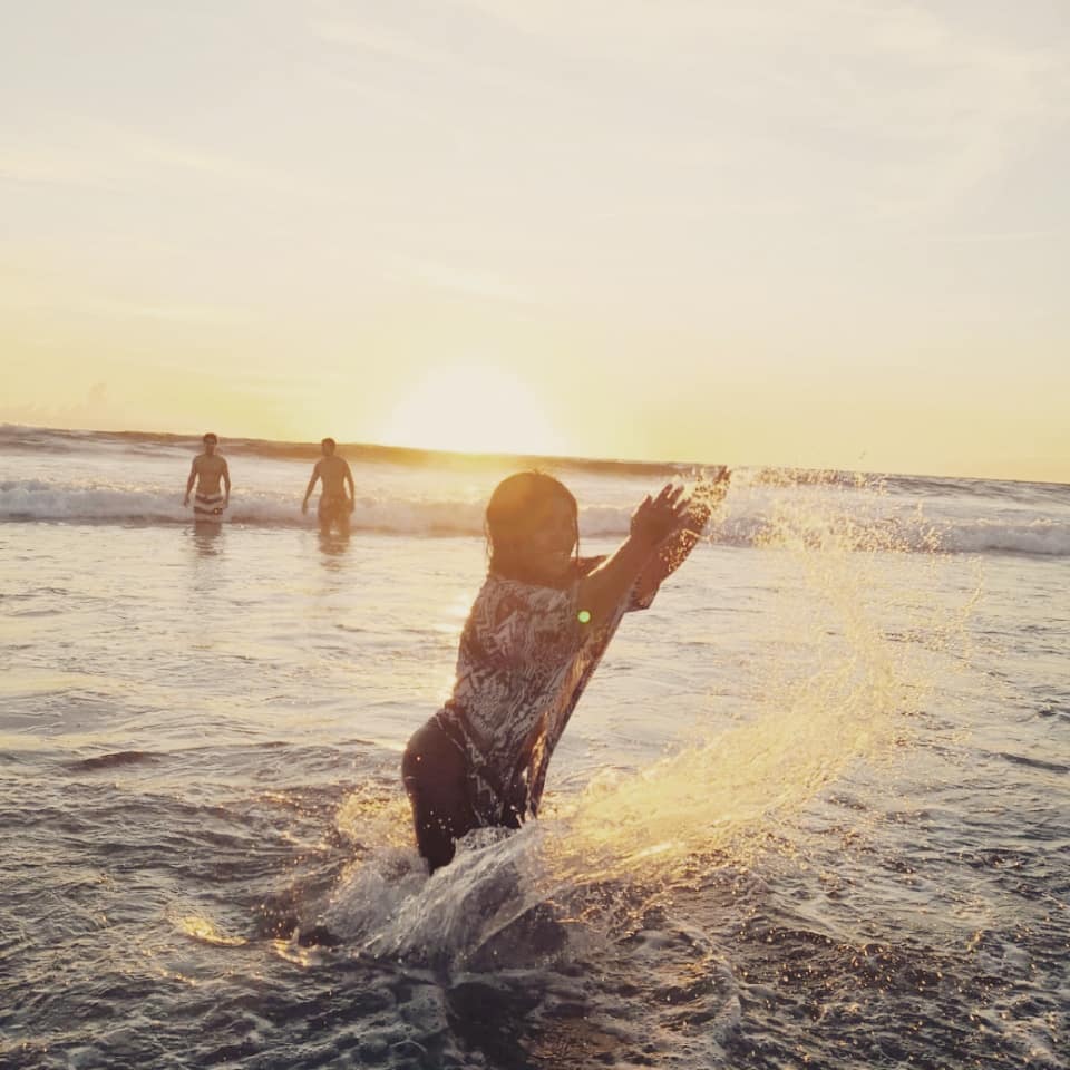 suryaanita5's tweet photo. Dance with the waves, move with sea, light with sunsut, let the rhythms of the water set your soul free,,, 
#seminyakbali
#bali #beforefuckingcoronavirus 
#needfreedom https://t.co/eIB4F7Ngag