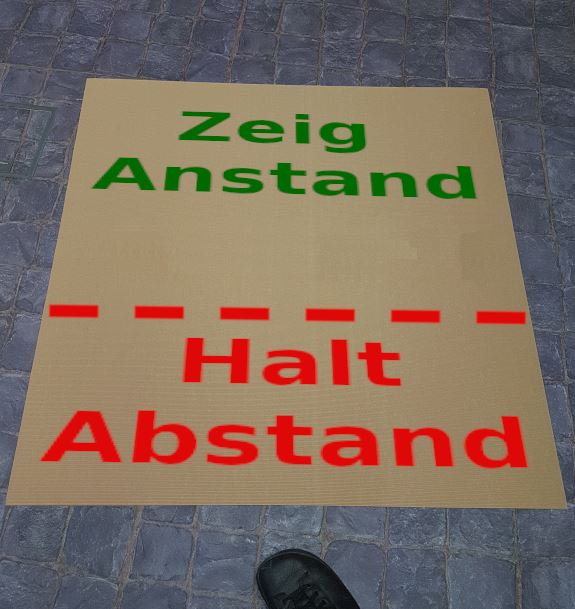 Kreativ und umweltfreundlich die gebotenen Abstände nutzen. #paprfloor unterstützt Sie dabei, individuell und aufmerksamkeitsstark auf die neuen Regeln hinzuweisen. Einfach anfragen: info@paprfloor.com #Corona  #wirvscorona #stayathome #halteabstand
 ecs.page.link/AoxC8
