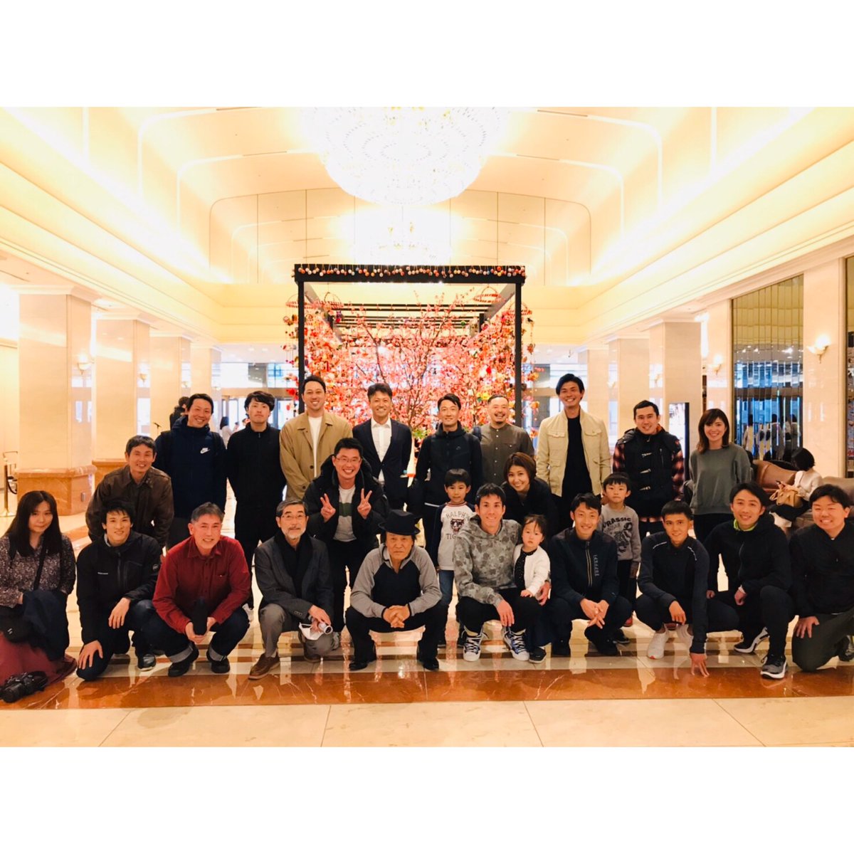nissinrikujo's tweet photo. 本日をもちまして、日清食品グループ陸上競技部の監督として長年選手たちをあたたかく見守ってくださった #白水昭興 さん、選手としてキャプテンとして活躍した #高瀬無量 さんが、退部することになりました。
みなさまにはたくさんのあたたかいご声援をいただき、ほんとうにありがとうございました。 https://t.co/f386VSq82G