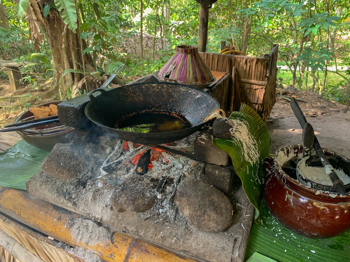 TheRareWelshBit's tweet photo. AD | I loved getting to know Sabah’s 5 major ethnic tribes at Mari Mari Cultural Village. My favourite was the Bajau tribe, known for their cooking. We sampled kuih jala (sweet, crispy noodles) &amp; kuih penjaram (like sweet Yorkshire pudding) - delicious! #SabahTourism #FlyRB https://t.co/uDguXUVwIg