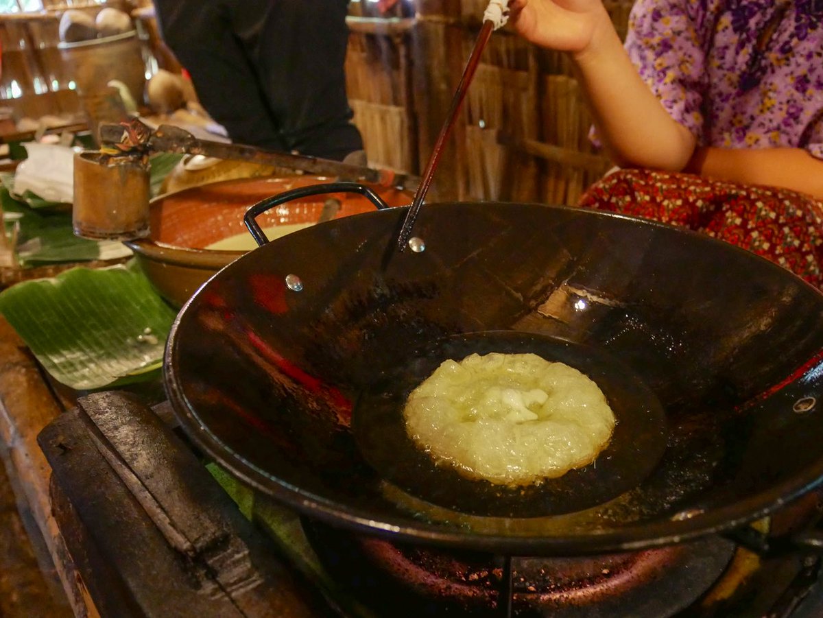 TheRareWelshBit's tweet photo. AD | I loved getting to know Sabah’s 5 major ethnic tribes at Mari Mari Cultural Village. My favourite was the Bajau tribe, known for their cooking. We sampled kuih jala (sweet, crispy noodles) &amp; kuih penjaram (like sweet Yorkshire pudding) - delicious! #SabahTourism #FlyRB https://t.co/uDguXUVwIg