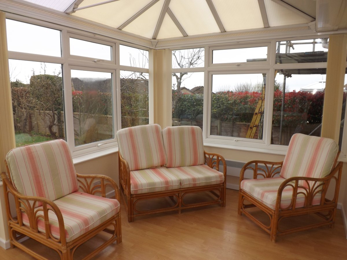 ShuttleworthBex's tweet photo. Shuttleworths are extremely proud to bring to the rental market this spacious detached bungalow set within a much sought after location. This property has undergone a complete refurbishment throughout.  £1200pcm 
01424 730530 https://t.co/5utWQsb2uv
