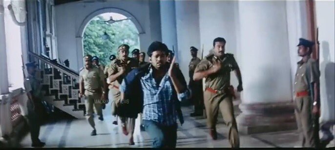 PanduGadu2_0's tweet photo. When you go out during lockdown and police starts chasing you 🤣🤣

#RemakeStarVijay
#JimmyDogJosephVijay https://t.co/GhbK1lKpxn