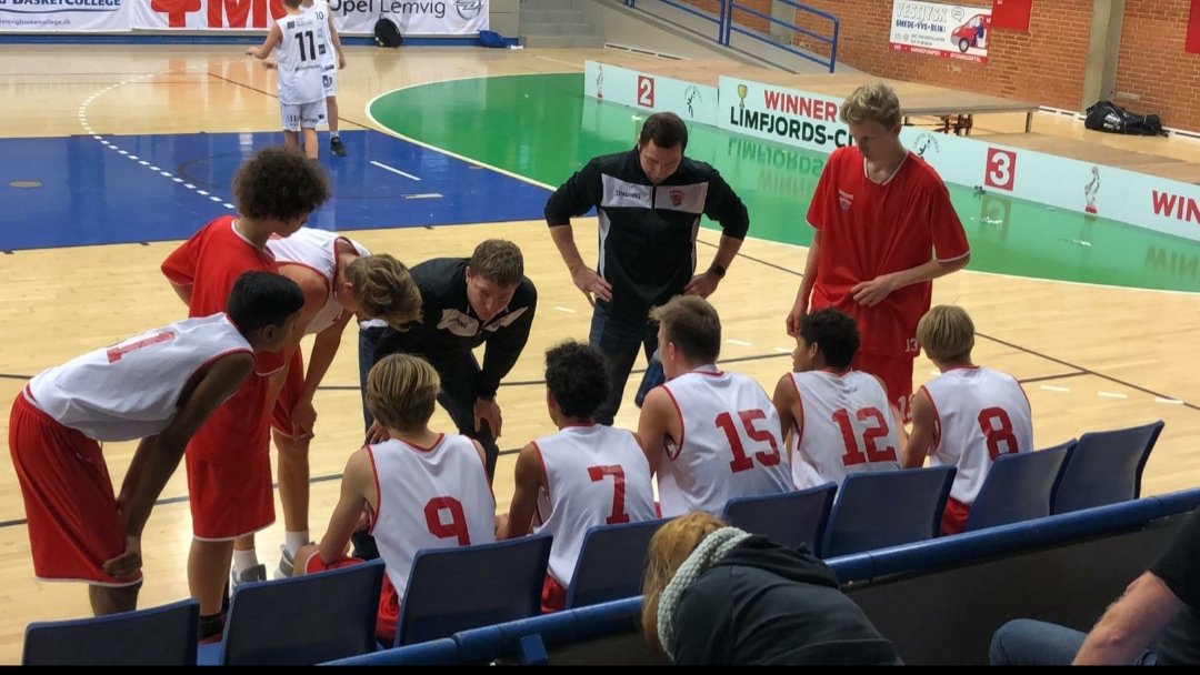 Timk78's tweet photo. @zweepie19 @vandijk_at @euroslam @mellowmitta @Hakimsalem @ThijsVolmer @23Leedavie @mattjohnson1973 @IBA_CoachDrane @AdamDavies06 @SJVear @JDEJESUS33 @CoachMantegna @Coach_Potts @scott_morrison @CoachBeddow @CoachLoGalbo @bcoyle10 @HarryMorra @CoachKillingsDK @JG5 @liburdk @jackokeeffe8 @Guymon9 @LiamJefferson11 @TimLewis15 @LloydMarkl @lloydgar @swagstaff12 @warwickcann1 @coachmikeball @coachmattsmith @dxmac6 @RebeccaLonsdale @mollymcdowell11 @RamonKuipers @biglous80 @JRangelrooy @jeroenvanvugt9 @MauroMarrale @basketbalcoach @lars_6 @mvnoordenne Overgehaald, vergeet @jeroen_4 niet https://t.co/oqvolT8WHd