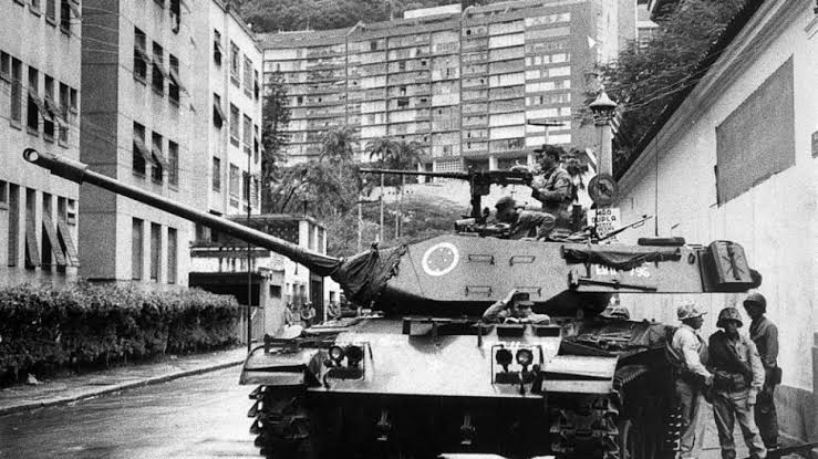 XadrezVerbal's tweet photo. Aproveitando a data do 31 de Março e a #DitaduraNuncaMais, deixo três vídeos para vocês

1, foi golpe: https://t.co/MOcj4cMUsP

2, foi ditadura: https://t.co/Wz6zaPKUVz

3, não foi boa pra economia: https://t.co/qqyOahfzhZ

É isso, divulguem e lavem as mãos https://t.co/XAcGFLXJsf
