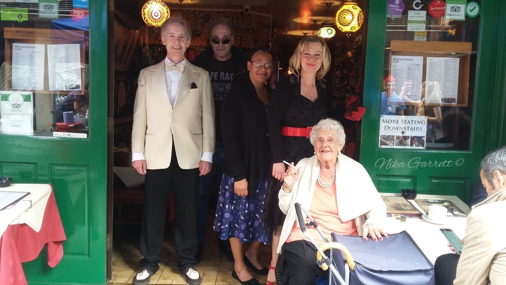 myLondontours's tweet photo. with Violet outside her favourite @MedCafeSoho , taken a few years ago during our #Soho24 with @Lndonaficionado @From_Rons_Desk @tenajtiger
#RIPViolet #Soho ❤ https://t.co/l97qFhDOyz