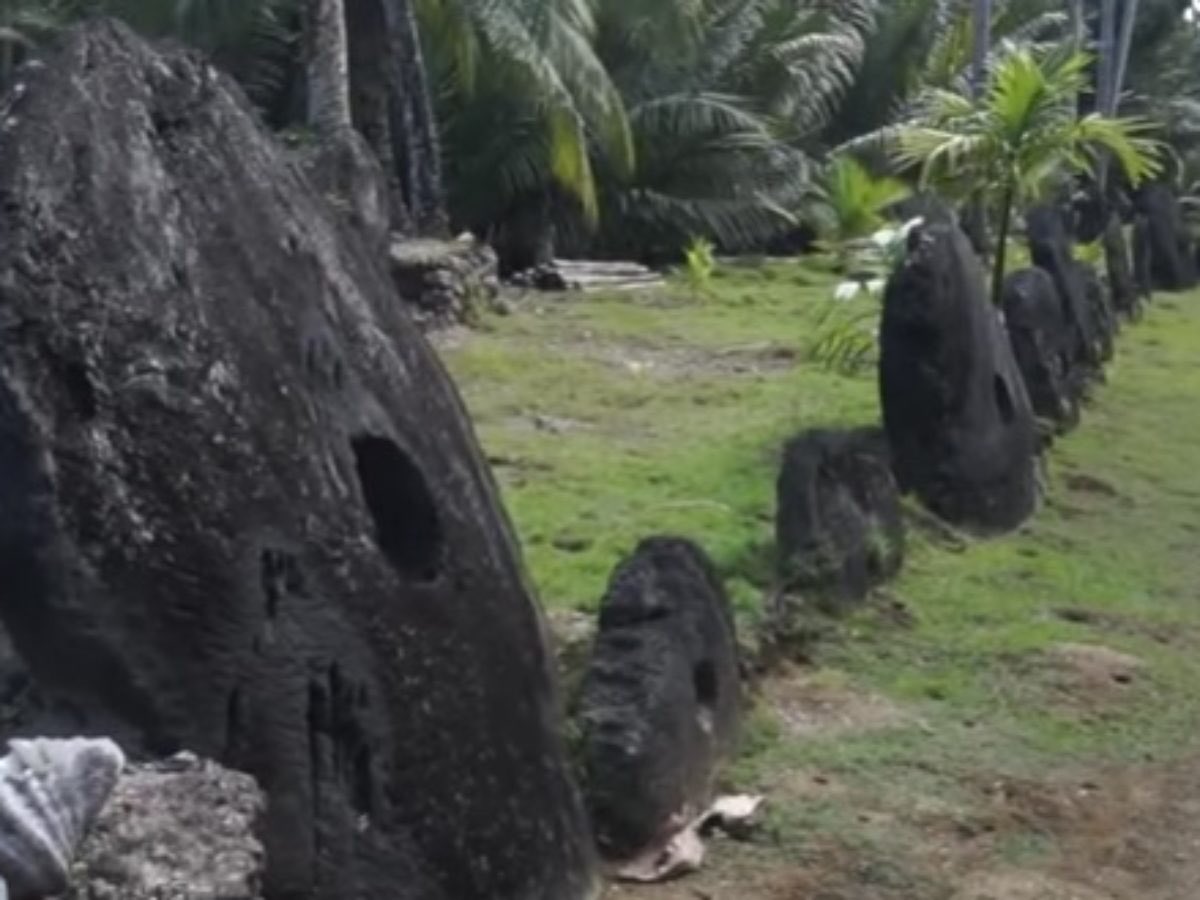 yevgenbrasil's tweet photo. Micronesia es un país formado por numerosas islas. En la isla Yap se han utilizado como moneda unas gigantes piedras de caliza, las piedras raí, aunque en a día de hoy estas piedras ya no se utilizan y están repartidas por todo el territorio de la isla.  #1GIATporelmundo https://t.co/7paPjYClxA