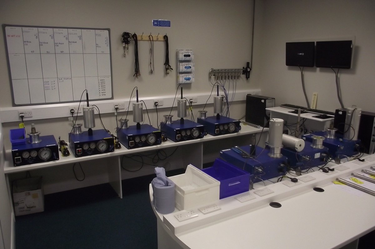 ReservoirGroup's tweet photo. We are ready to meet your well monitoring needs with a range of downhole memory gauges available for rent.  We have a global reach with well monitoring centers in Calgary, Aberdeen, and Perth ready to take your gauge order: info@reservoirgroup.com.
#wellmonitoring #downholegauges https://t.co/Zdvz0hUrVk