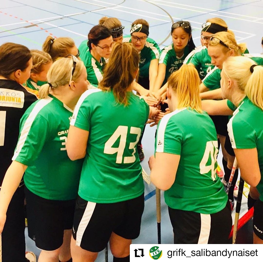 Onnittelut myös Granittarille noususta naisten 3-divariin! 

Ensi kaudella naisten Etelä-Suomen N3D-sarjassa pelaa kaksi Granin joukkuetta! 

#salibandy #grifk #kauniainen #grankulla #grani #graniliikkuu #espoo #espooliikkuu