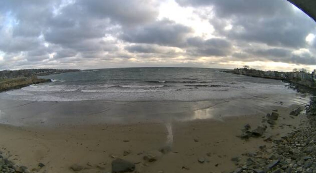 CapeAnnWeather's tweet photo. #RockportMA: Cloudy. 35°; Winds: NE7/G14.
· DP: 32°; BP: 30.09S; RH: 85%.
· Average T° FTD (BOS): Hi50° / Lo35°
· Sunrise: 627a / Sunset: 709p
· Sea Temp: 41.5° (Buoy #44029) / High Tide: 513p.
· On-Island Today: Gradual partial clearing. Brisk. Hi40°. Winds: N16.
#FrontBeach https://t.co/axRTLb515m