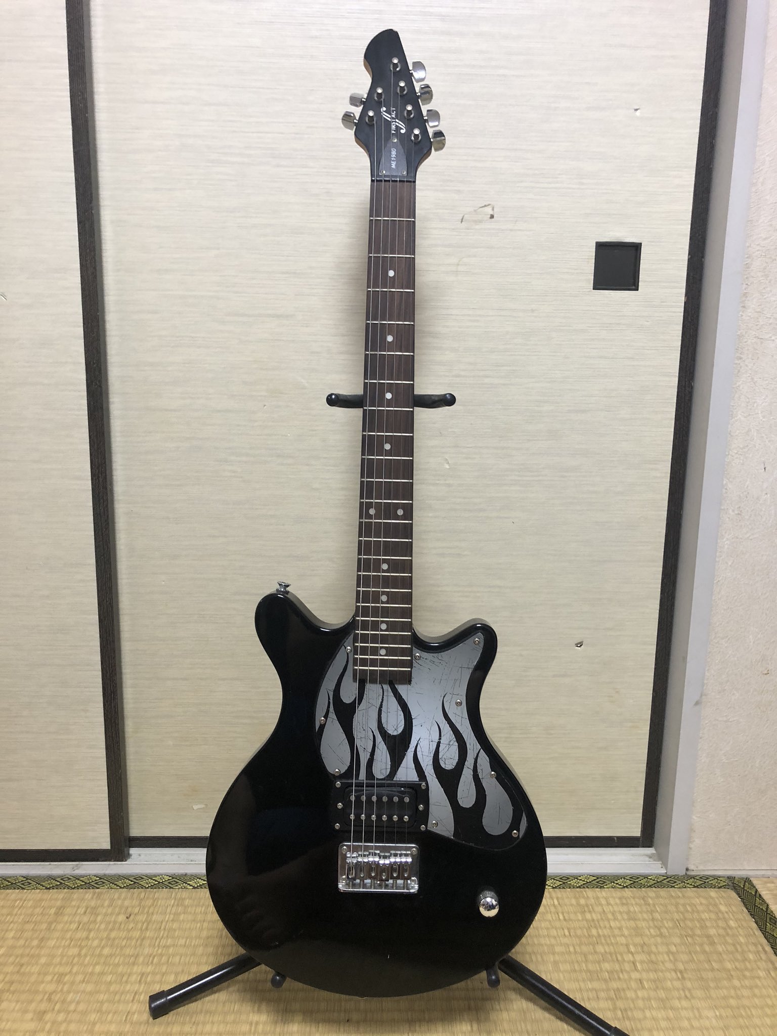 Kyo 6 19d Shadeコピバン First Act Me1980 見た目だけで買ったギター ボディがtvシェイプに近いのもあったかな 意外と音が良かった Kyo 6 19d Shadeコピバン First Act Me1980 見た目だけで買ったギター ボディがtvシェイプに近いのもあったかな 意外と音が良かった