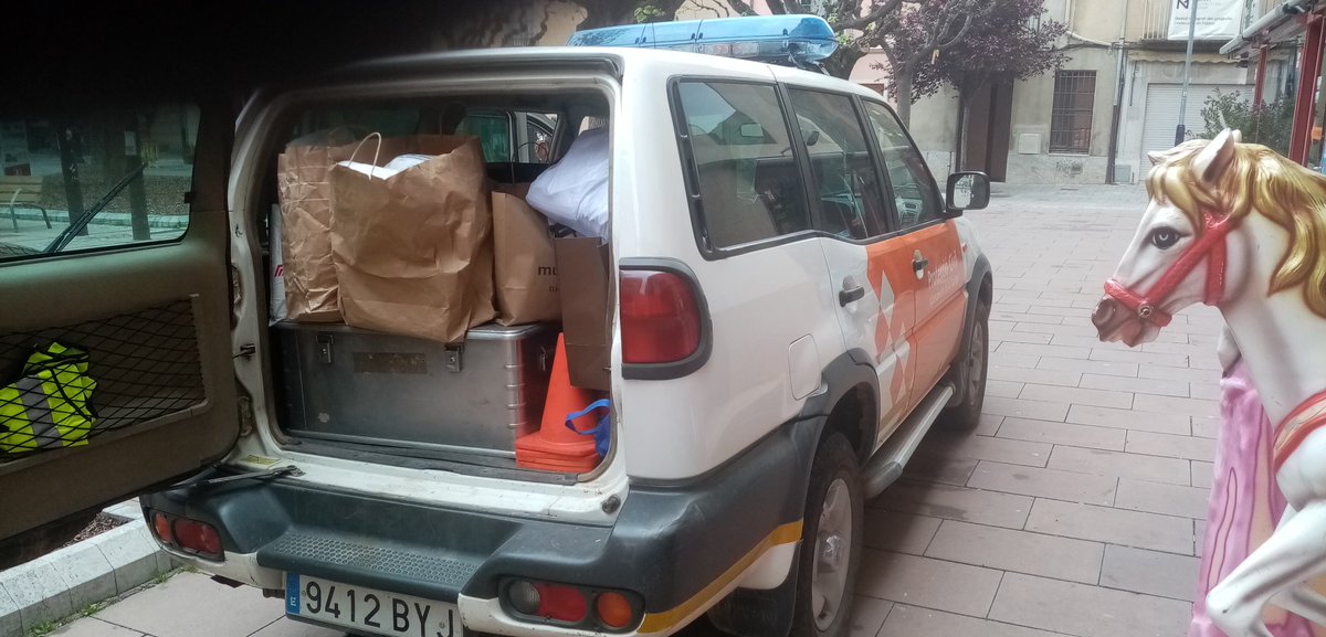 PcLaGarriga's tweet photo. Ara mateix el nostre voluntariat fa entrega per esterilitzar i recull una gran partida de Mascaretes un cop estelitzades a l'empresa #bioquim #llerona. Gràcies a la ingent feina de xarxa solidaria de cosidores #laGarriga #coronavirus #COVID19 https://t.co/gCP1CRFWLE