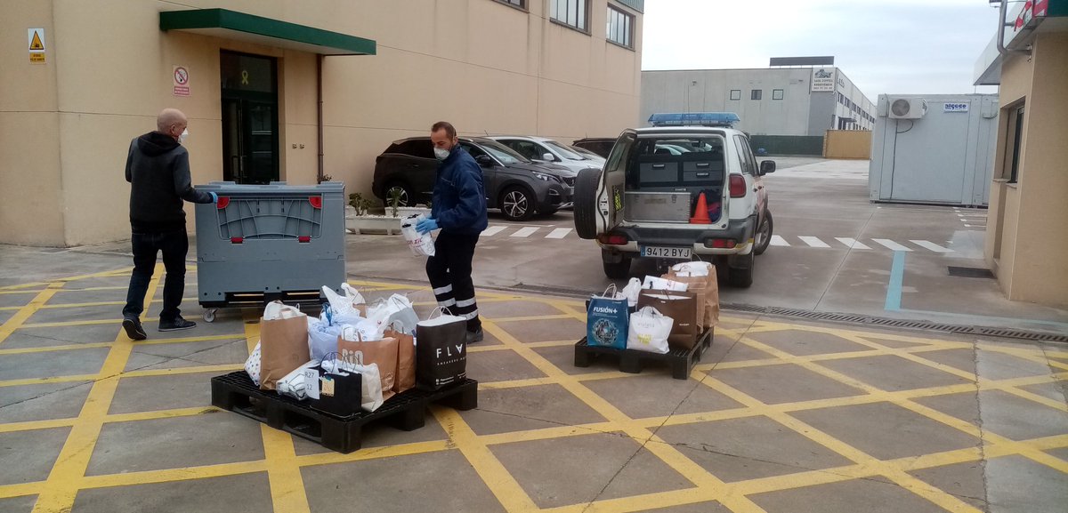 PcLaGarriga's tweet photo. Ara mateix el nostre voluntariat fa entrega per esterilitzar i recull una gran partida de Mascaretes un cop estelitzades a l'empresa #bioquim #llerona. Gràcies a la ingent feina de xarxa solidaria de cosidores #laGarriga #coronavirus #COVID19 https://t.co/gCP1CRFWLE