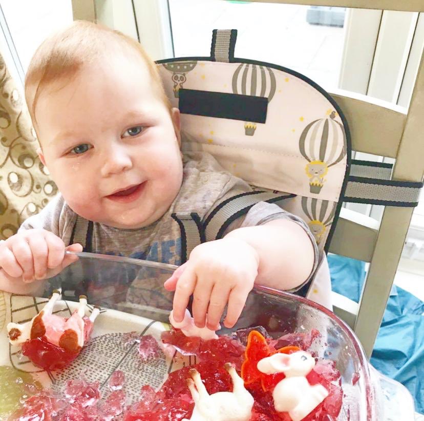 Entertain little ones at the table with our Booster Seat. Great tip from @raising_red_heads on Instagram to set toys in jelly for a taste safe sensory play for motor skills, fun for all the family! Polar Gear Baby Booster Seat available on Amazon at £19.99, from over 1k reviews⭐️
