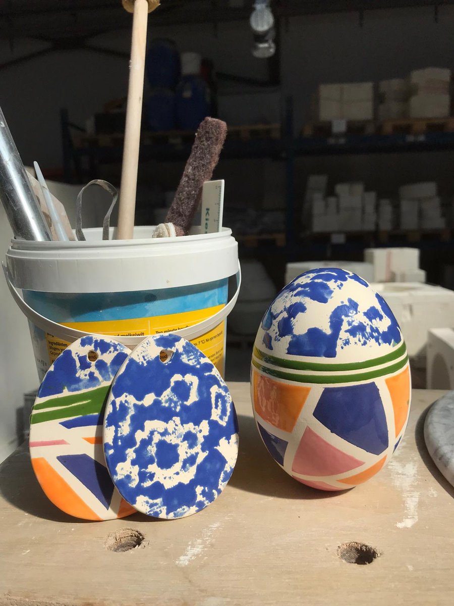 Ben jij nou benieuwd hoe wij deze paaseieren hebben gemaakt? Wil je thuis ook zulke prachtige paaseieren maken? Houd dan morgen onze Facebook, Twitter en Instagram in de gaten! 😉🐣🌞🌸
 #pasen  #design   <a href="/stadsh/">bezoekdenbosch</a> @Kunstloc @Cultuurfonds @Cultuurbosch <a href="/DB_Cultuurstad/">DenBosch-Cultuurstad</a> <a href="/Brabant/">Provincie Noord-Brabant</a>