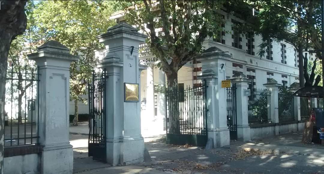 ORIENTACION_UBA's tweet photo. #SerEstudianteUBA
🏛¿Sabías que la UBA cuenta con una Red Hospitalaria?👩⚕️👨⚕️
🔍Conocé cuáles son, dónde se encuentran y por qué son #OrgulloUBA
👉https://t.co/ASS2sCRljQ
#UBA #RedHospitalariaUBA #FacultadesUBA #CBC #DOV #IngresantesCBC #Quedateencasa
@UBAonline https://t.co/NDPHKHp3Os