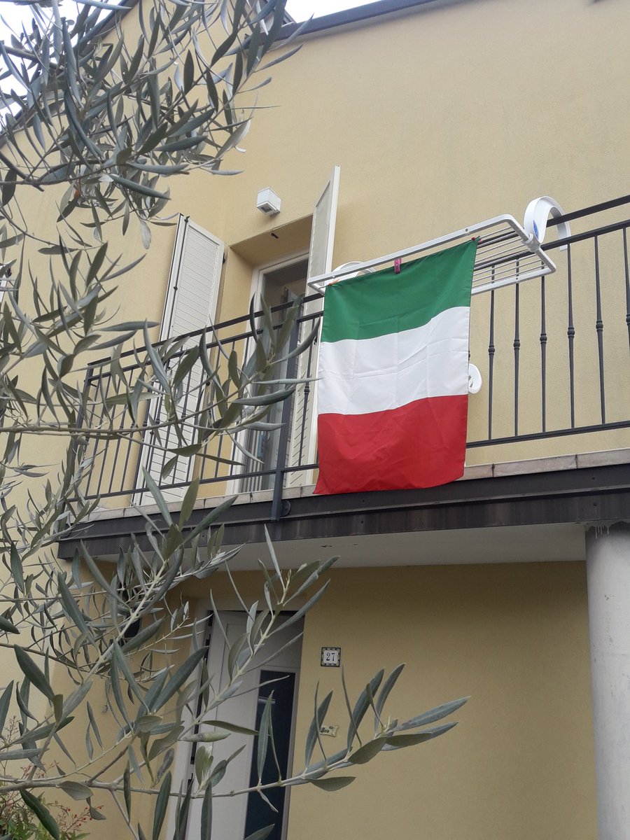 MaraTaroni's tweet photo. Un minuto di silenzio e bandiere a mezz'asta in tutti i Comuni per ricordare le vittime dell'epidemia, per onorare gli operatori sanitari, per darci reciproco sostegno e guardare il futuro con speranza. 🇮🇹

👉 Oggi alle ore 12:00 https://t.co/WKKd5gw0m3