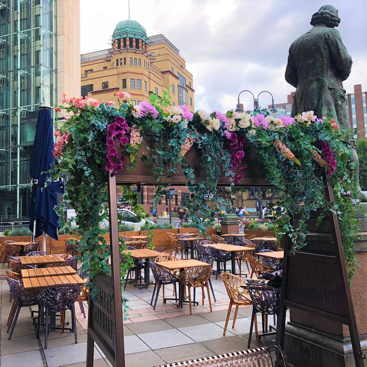 Floral work completed at Banyan, Bar &amp; Kitchen in Leeds! Very happy with the results &amp; what fun to work with such a beautiful venue

#hope that we'll be enjoying the sunshine again soon

Stay safe all and stay home

Arc Inspirations
#stayhome #social #staysafe #stayhappy #spring