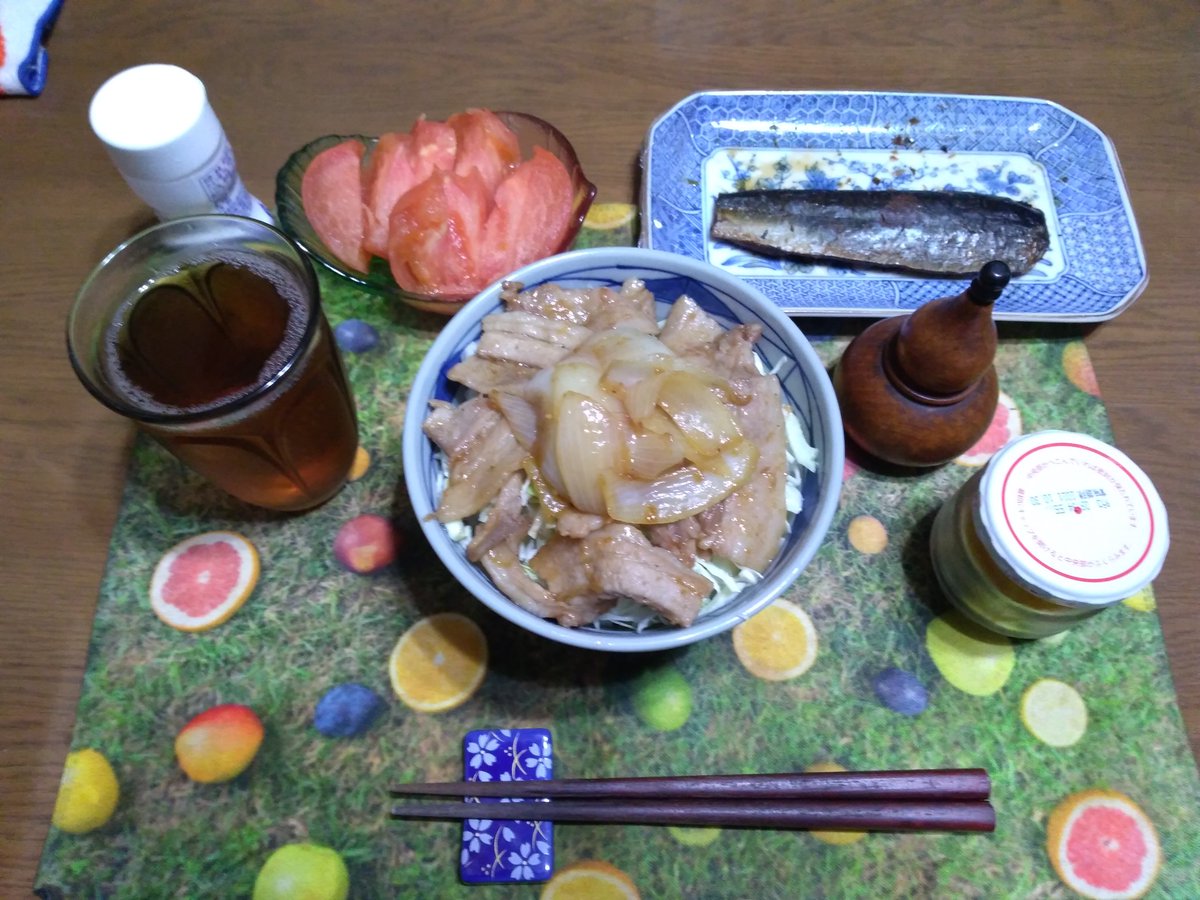 えなりん Na Twitteru 夕飯 豚カルビ焼肉丼 下から積層順に ご飯 千切りキャベツ 肉野菜炒め餡 豚バラカルビ焼肉 用 玉ねぎ 塩 こしょう 生おろしニンニク 焼き肉のたれ サラダ油 ネギ油 ラー油 七味唐辛子 にしんの旨煮 トマト 食卓塩