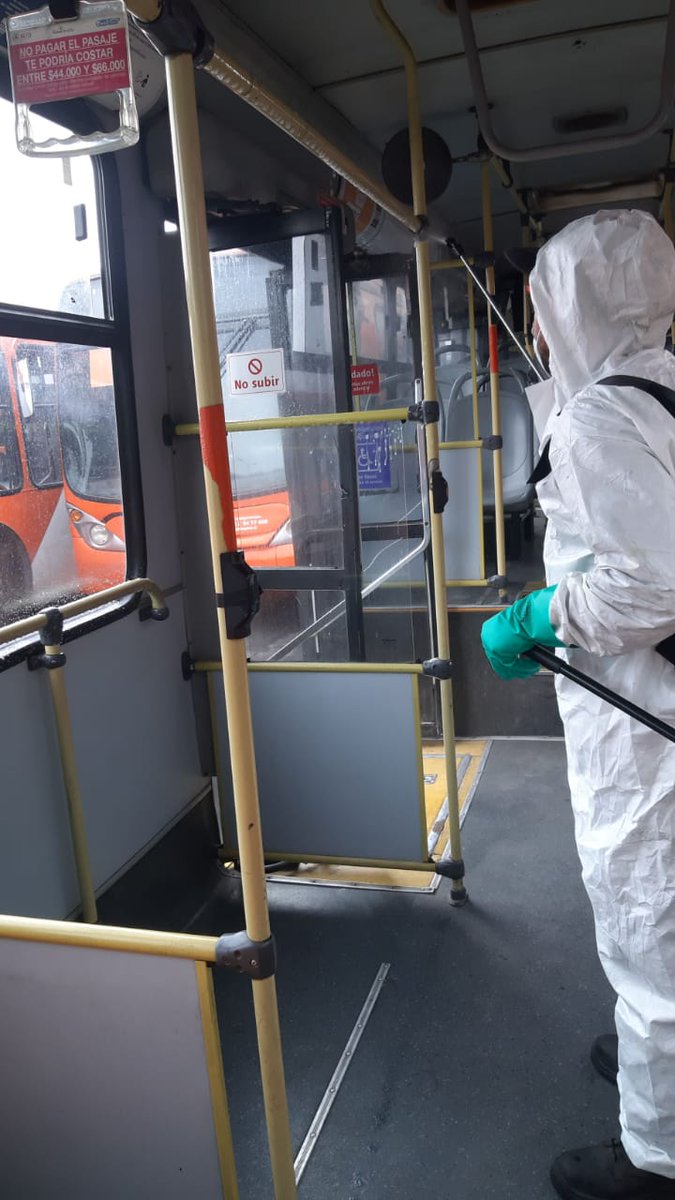 VoySantiago's tweet photo. Seguimos con la sanitización de nuestros buses. Se realizan más de 2600 procedimientos diarios para proteger a nuestros conductores y pasajeros según las medidas adoptadas por las autoridades  #ExpressBuses #PlanMarzo @MTTChile @Transantiago https://t.co/XIdMsL69gE