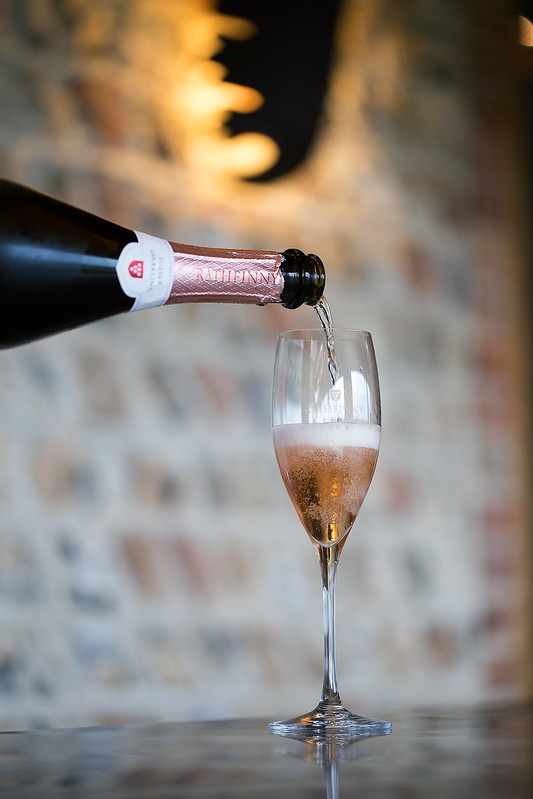 RathfinnyEstate's tweet image. Have a birthday or anniversary celebration coming up? We’ve got you sorted. Personalise a message with our bespoke hand-written notes available with every complimentary delivery of our Sussex wines. Get in touch and we’ll help you design a #SussexSparkling gift: 01323 870 022