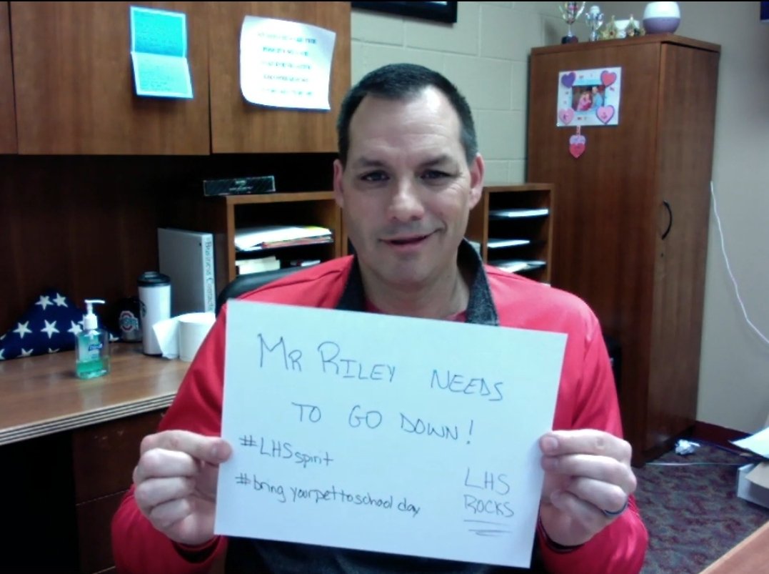 TeamClydesdale1's tweet photo. You ever feel like you are being called out? So...if you are taking your pet to school today...take a photo and tag us! @londonelem @drloukramer @OhrRoy @LHSmbrowning @londonmsoh @londonschools #WeBeforMe #InThisTogetherLCS #DownGoesBrowning https://t.co/PaCp8Ske1x