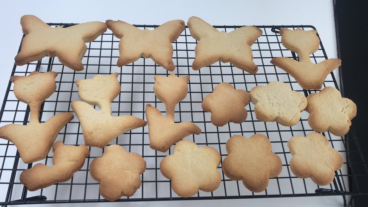jo_rodger's tweet photo. We made Easter cookies! Recipe from @DolphinSch https://t.co/5sfeFlGRvZ