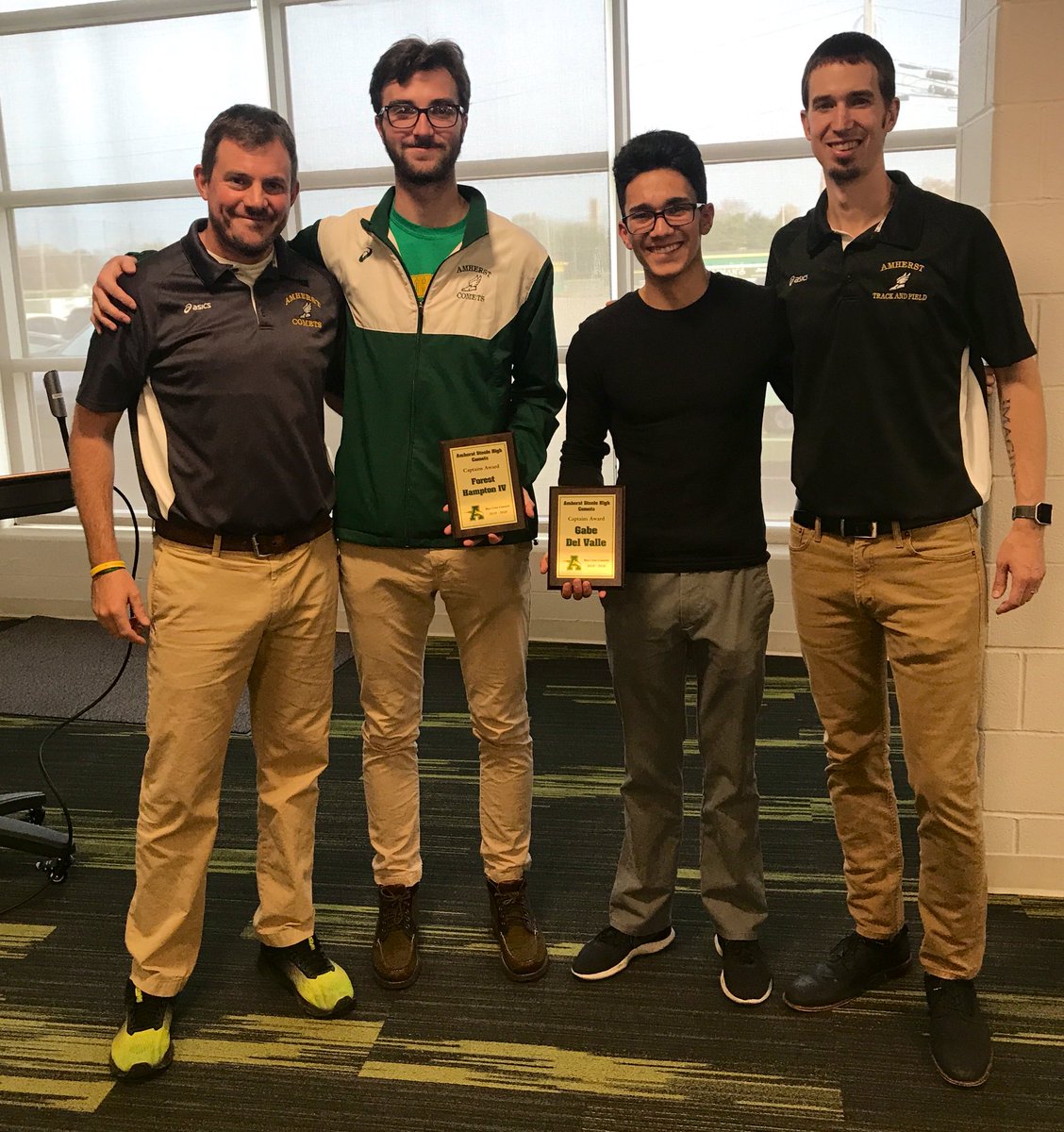 CometWatts's tweet photo. I was challenged by @trackcomets to post coaching pics (I decided to include my vocal coaching as well!). I nominate @trunzo_403 @AJH_XC @SteeleSoftball and @MrsH_pcms https://t.co/KezkqnVgZs