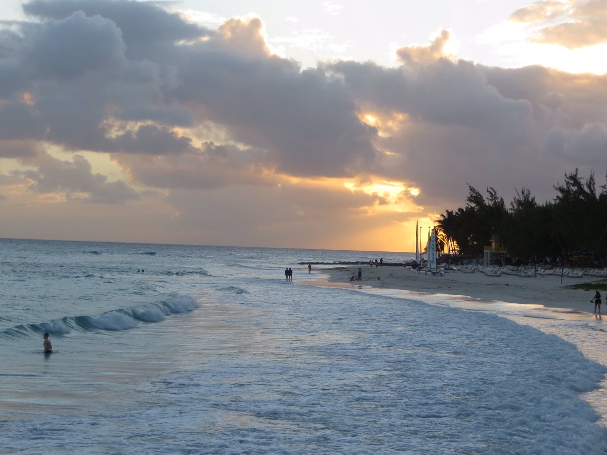 EFresque's tweet photo. @Barbados Maxwell Beach @BougainvilleaBB with a rum punch https://t.co/JiO7euI7FU