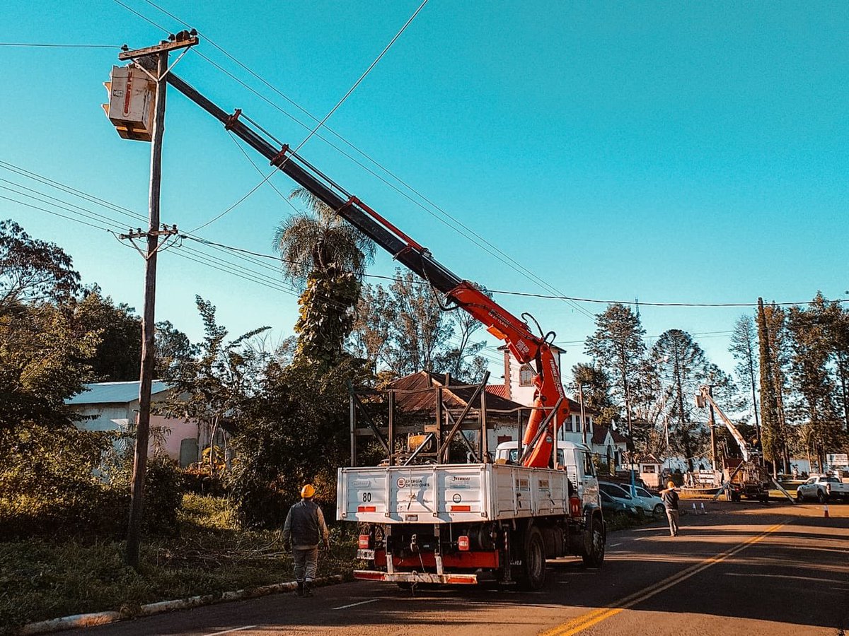 EnergiaMisiones's tweet photo. Nosotros, estamos trabajando.
.
Vos, quedate en casa 🏠 .
#EstamosTrabajando
#EnergíaDeMisiones
#QuedateEnCasa
#Cuarentea https://t.co/SqpdCAKKsd