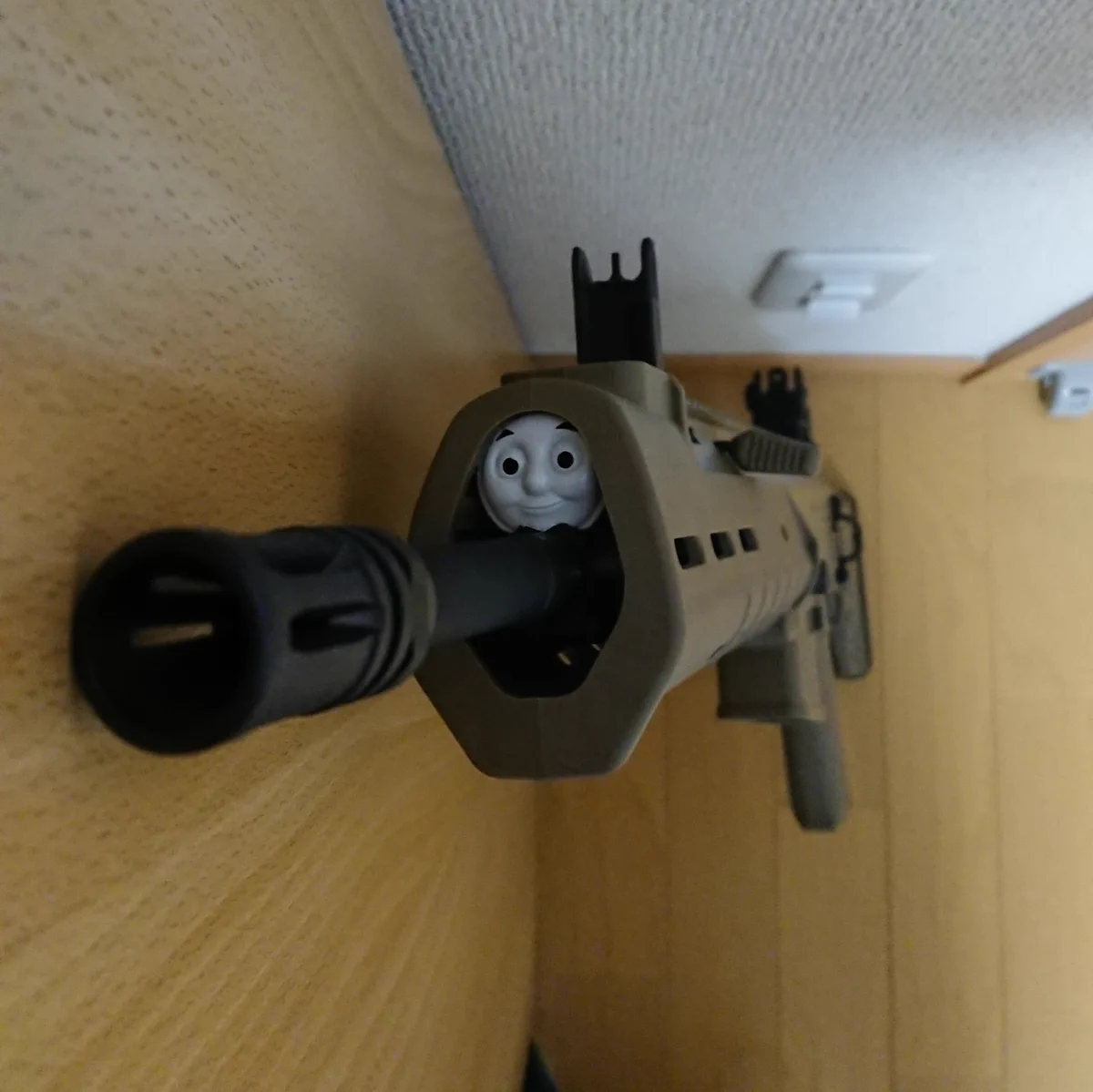 トーマスとライフル銃が合体した結果？機関銃トーマスになったwww