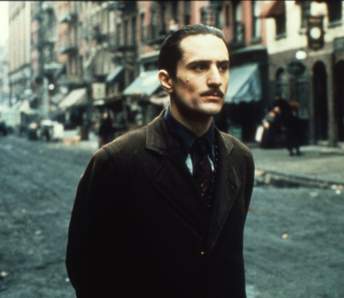 Tkq ゴッドファーザー を見直してるんだけど 若き日のアル パチーノとロバート デ ニーロの圧倒的な男の色気 こんなエロいの誰も勝てないわー ストーリーも重厚 Part1 3合わせるととんでもない時間だけど 1シーズン10話のドラマ見たと思えば全然