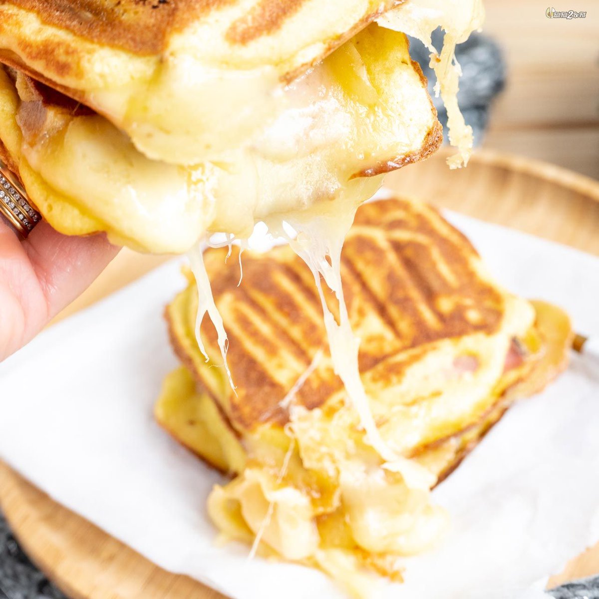 EatFat2BeFit's tweet photo. DITES CHEESE 🧀 … 😂
https://t.co/X6BSa3WBSg
.
#eatfat2befit #commealamontagne #recetteexpress #croque #regimecetogene #raclette #ceto #croquecetogene #jambon #raclette #cocooning #foodporn https://t.co/UfgnfQiBiI