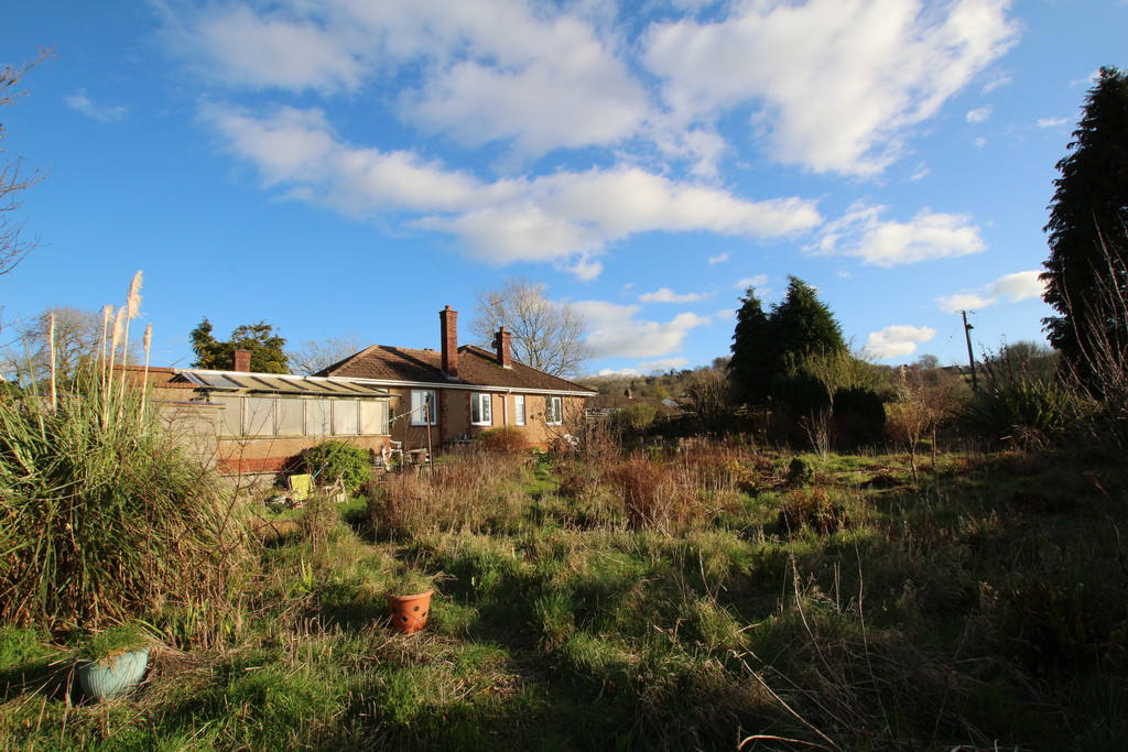 DebbieFortune1's tweet photo. Detached bungalow in Shipham with potential. It comes with circa three acres & although at the moment we cant show you inside, check it out on our website & take a look at it via google earth. It's position is quite incredible! BS25 1TS happy viewing. #shipham @livemendips #home https://t.co/OfC76jNAuV
