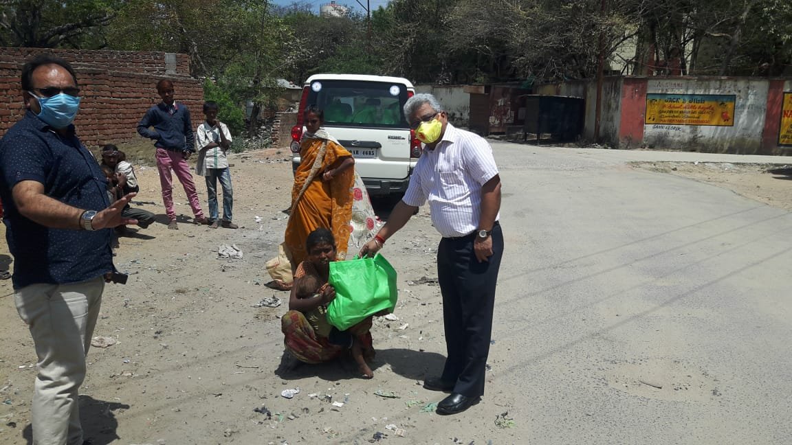 BCCLofficial's tweet photo. On 31.03.2020, Safety Dept BCCL under the prompt initiative of Sri A.K Singh, G.M(S&amp;R) BCCL continued distribution of ration packets and essential items at
Gulgulia Basti, Murli Nagar, Dhanbad and to leprosy affected people at Prem Jyoti Ashram, Angarpathra, Katras. https://t.co/1NhjbDFXFD