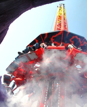 RMAthemed's tweet photo. On this day in 2012 MAGMA first erupted @PaultonsPark   @sbfvisagroup #ThemeParkBuilders #ThemeParks #attractions https://t.co/ltSxauvx2V