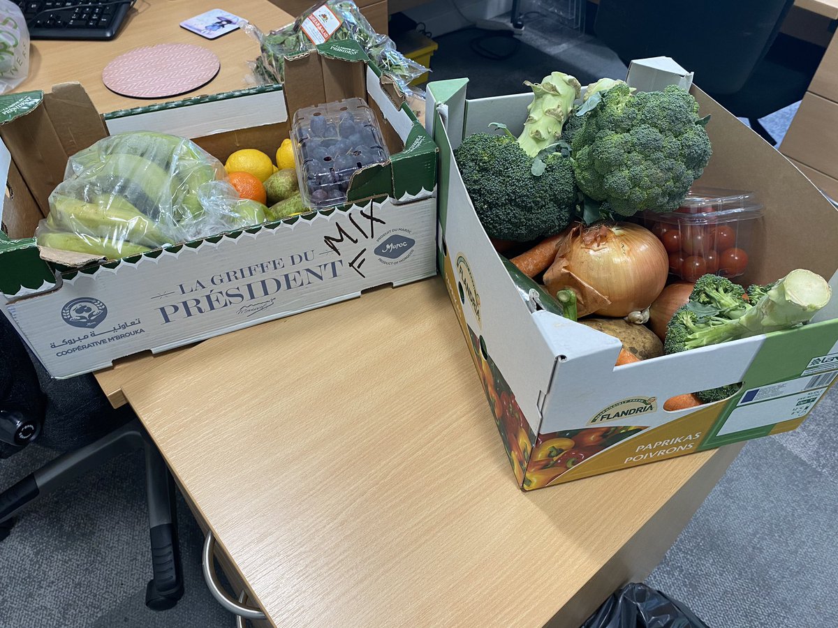 BurstedWood's tweet photo. Happy Tuesday everyone. Our food bank donations have been very generous and we just wanted to say thank you to the kind greengrocer who is keeping our food bank topped up with fruit and veg. This is really helping our community. Thank you 🙏 #5aday #kindness #communityspirit https://t.co/uBMzcB8FV7