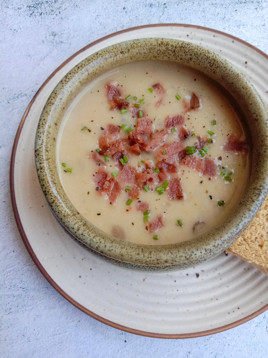  #CookingTogetherAtHome Recipe no 12 in the  #DailyRecipe series is Potato Chowder, needs ingredients which are mostly available in the pantry with a variety of options that can be used as topping. In the pic - Bacon/Fried Shallots  https://www.sinamontales.com/potato-chowder-comforting-soup/