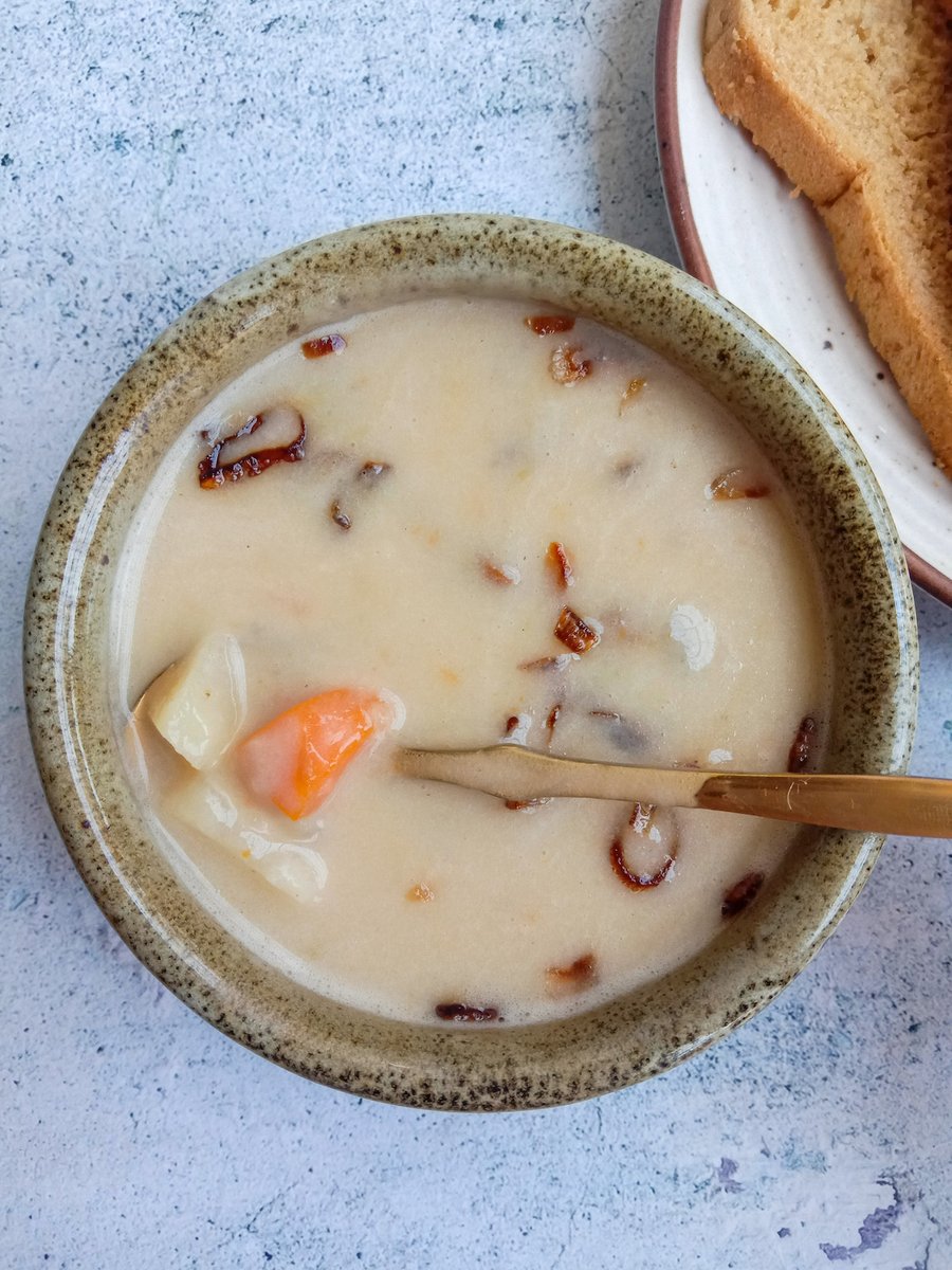  #CookingTogetherAtHome Recipe no 12 in the  #DailyRecipe series is Potato Chowder, needs ingredients which are mostly available in the pantry with a variety of options that can be used as topping. In the pic - Bacon/Fried Shallots  https://www.sinamontales.com/potato-chowder-comforting-soup/