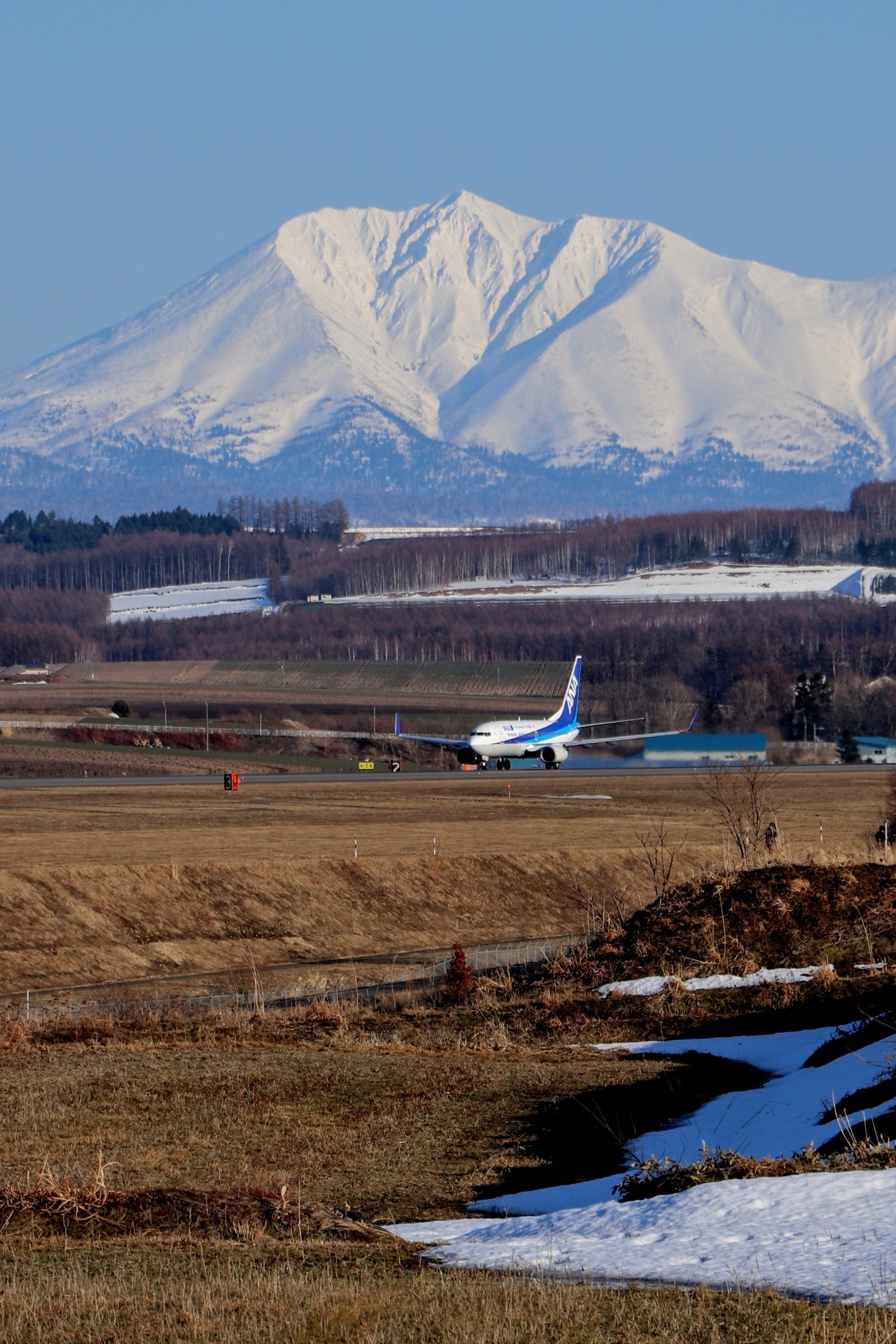 C Tomohiro オプタテシケ山とana ハートの形に見えるとして有名な山 旭川空港 北海道のまん中旭川空港 オプタテシケ山 十勝岳連峰 全日本空輸 全日空 Ana 37 ソラマニ ヒコーキ 撮影日 3 30 T Co Odlomoy21t Twitter