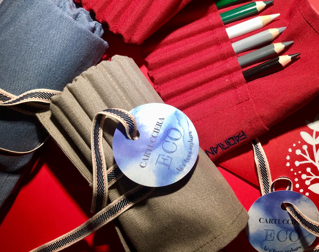 #POUCH ECO 💙🐋
Pouch tailor-made in Italy from a fabric containing more than 50% recycled polyester produced using plastic recovered from the oceans with 24 watercolor crayons. 
shop on line ➡️ fabrianoboutique.co.uk