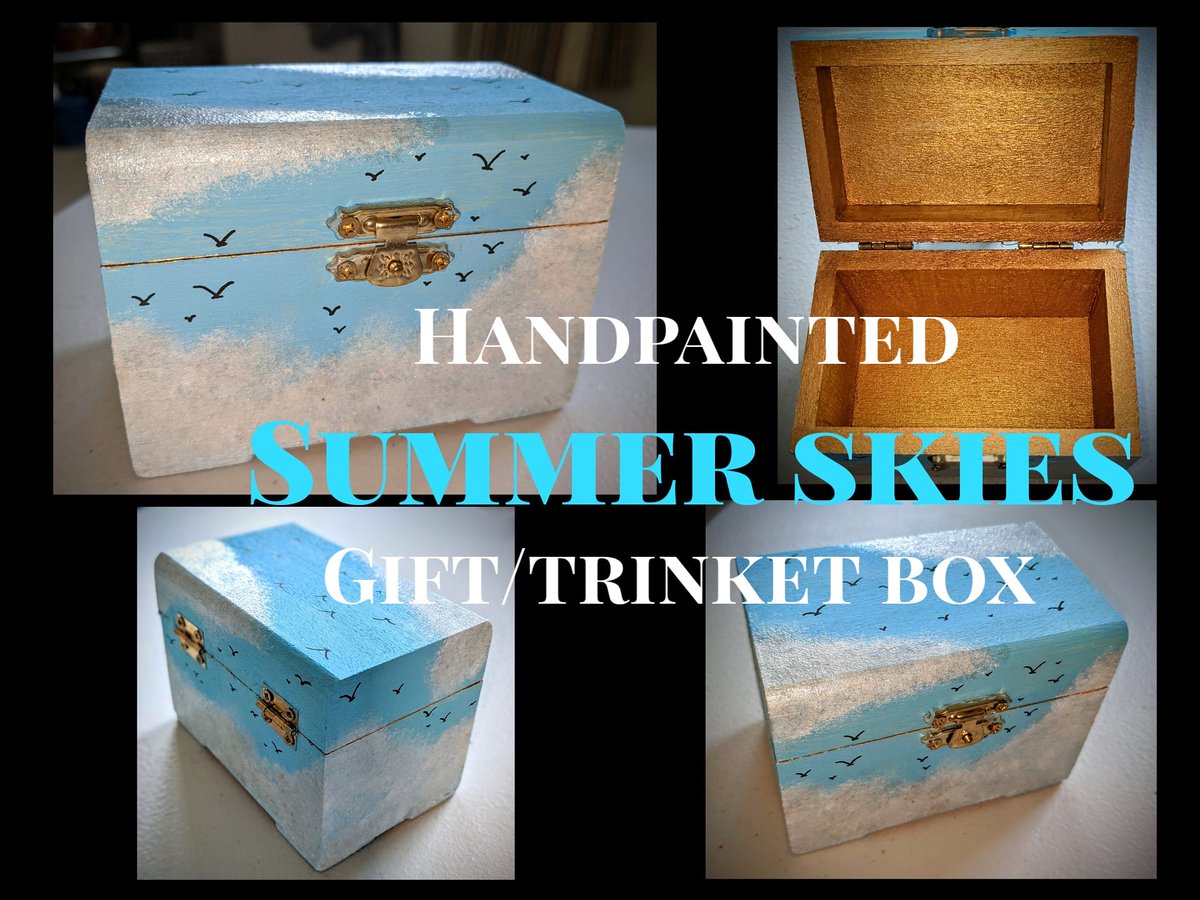 Tripl3Art's tweet photo. Another little balsa box completed recently.
These are so cute, and fun to do 👍
#painting #acrylicpaint #poscapendetails #posca #cheerful #subtle #feelslikesummer #sky #blue #blueskies #whiteclouds #silveraccents #gold #giftboxes #balsawoodbox #trinketboxes #painting #art #craft https://t.co/hHmpwPpkmC