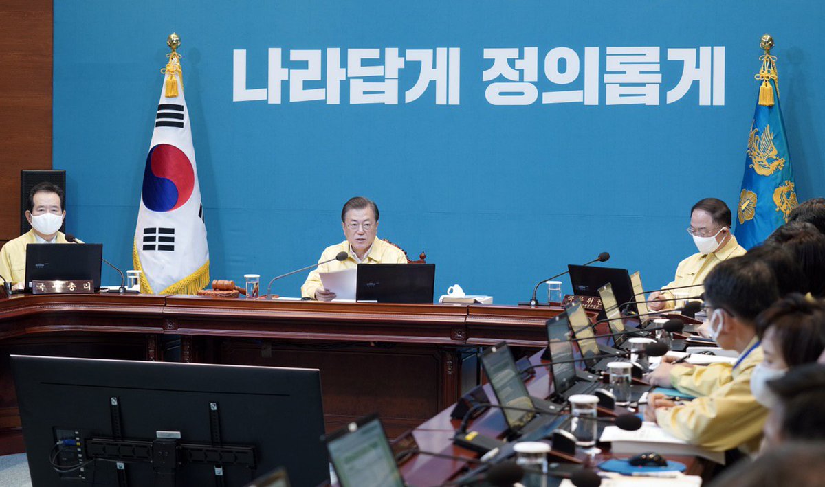 moonriver365's tweet image. 작은 구멍 하나가 둑을 무너뜨리는 법입니다. 국민 모두가 불편을 감수하며 공동체의 안전을 위해 노력하고 있는 이때 한 개인이 모두의 노력을 허사로 만드는 일은 없어야 합니다. 

www1.president.go.kr/articles/8376